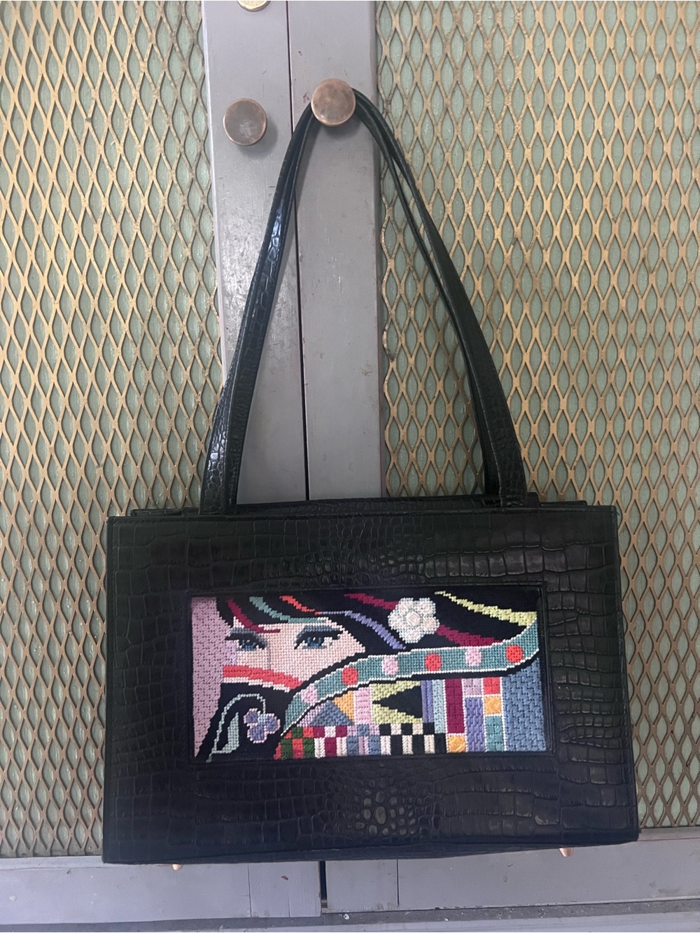 Lee’s NeedleArts Croc-Embossed Shoulder Bag